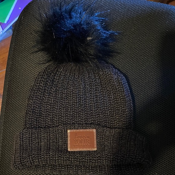 Love Your Melon Accessories - Love Your Melon Black Knit Pom-Pom Beanie